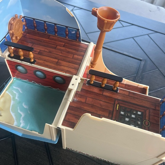 Olivia the Pig 2 in 1 convertible house set with figures home and ship 2010 - Picture 6 of 14